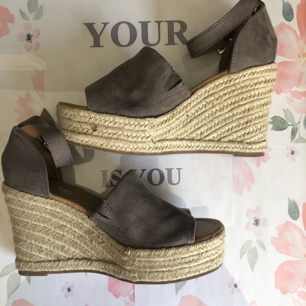 ESPADRILLE WEDGES